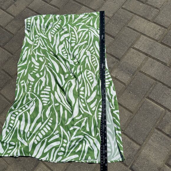 House of Harlow 1960 Green White Straight Skirt Large Side Slit Elastic NWT - Picture 2 of 9